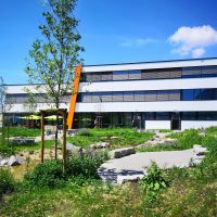 IHSE Firmensitz mit Biotop